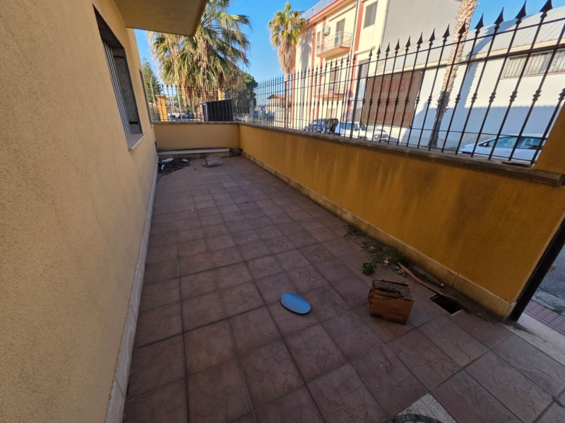 Villa Di Recente Costruzione Da Rifinire + Garage + Giardino Sbarre Inferiori