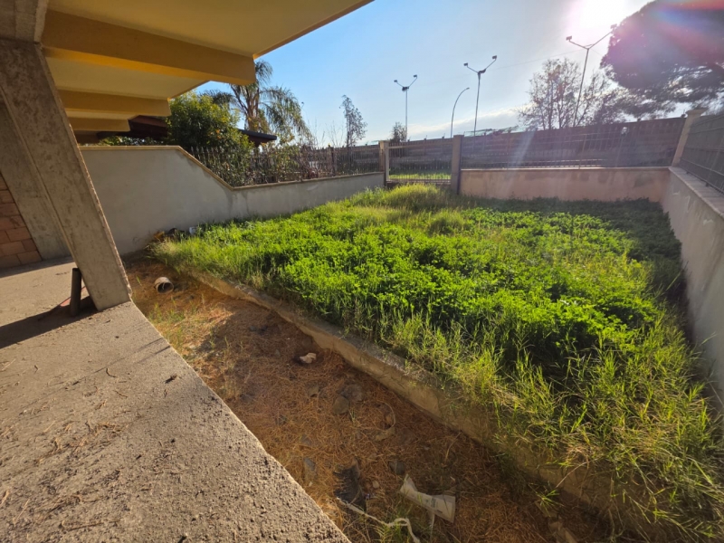 Villa Di Recente Costruzione Da Rifinire + Garage + Giardino Sbarre Inferiori