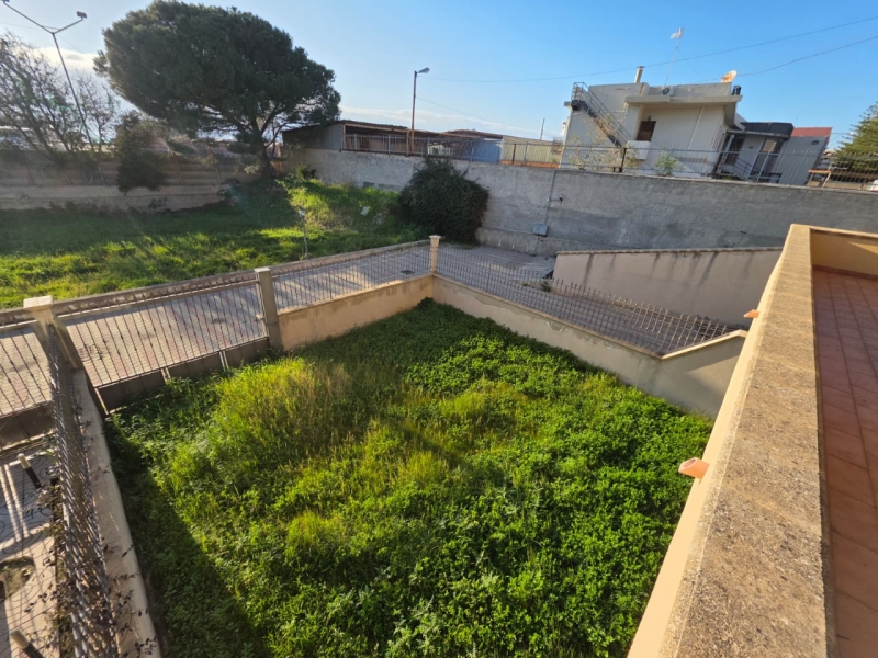 Villa Di Recente Costruzione Da Rifinire + Garage + Giardino Sbarre Inferiori