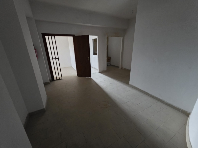 Locale Commerciale Categoria C1 Archi 80 Mq