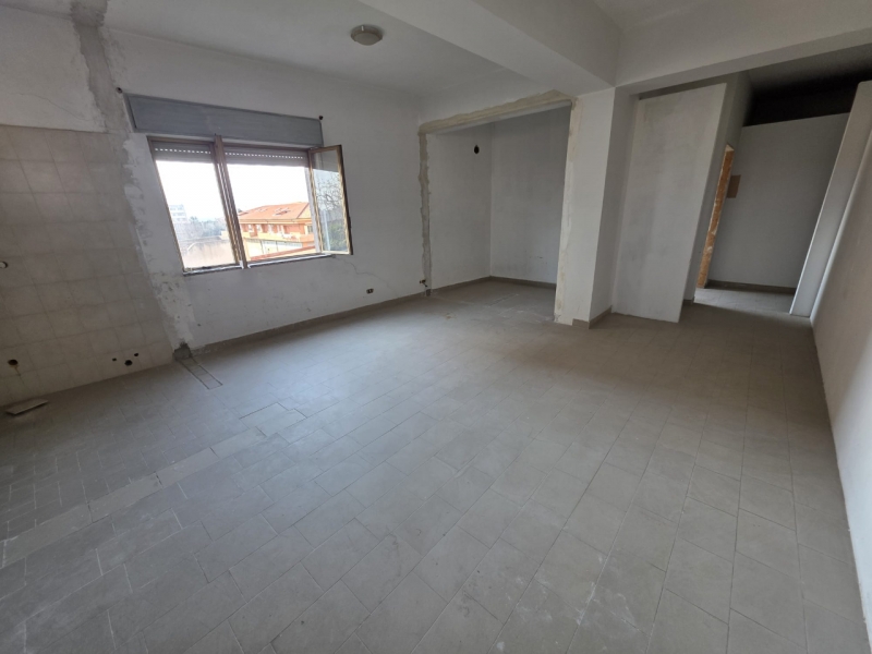 Locale Commerciale Categoria C1 Archi 80 Mq