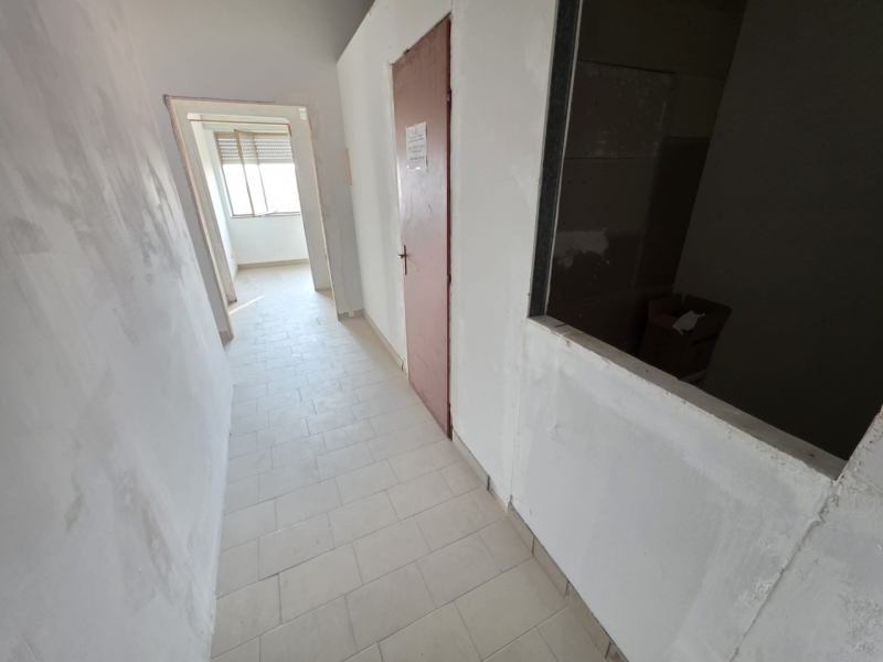 Locale Commerciale Categoria C1 Archi 80 Mq