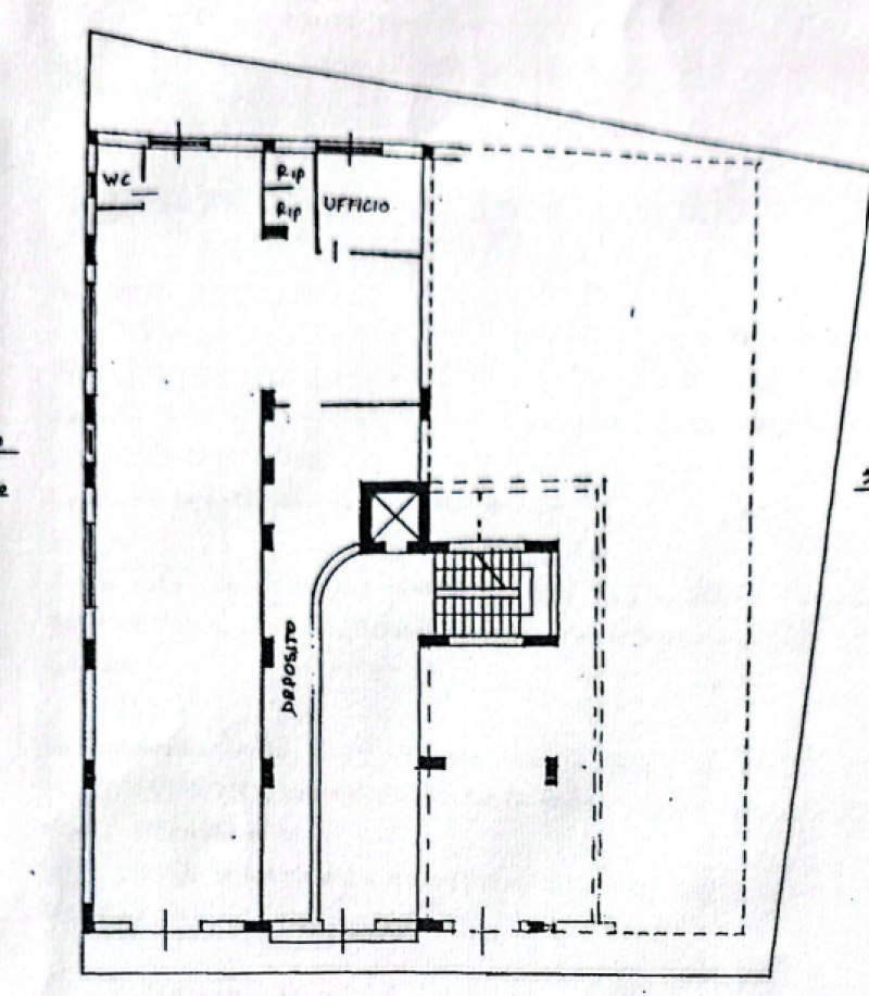 Locale Commerciale Categoria C1 Archi 80 Mq