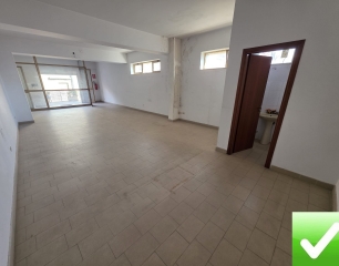 Locale Commerciale Categoria C1 Archi 80 Mq