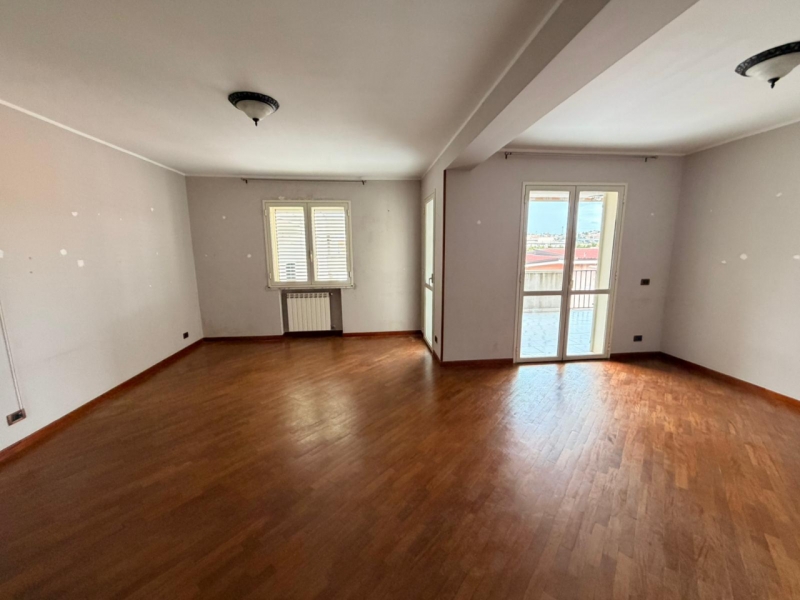 Appartamento Con Posto Auto Catona 105 Mq