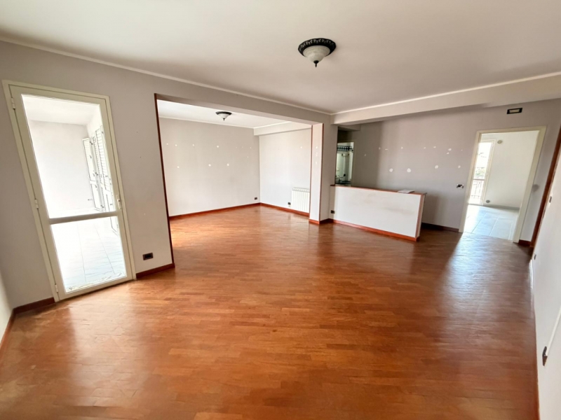 Appartamento Con Posto Auto Catona 105 Mq