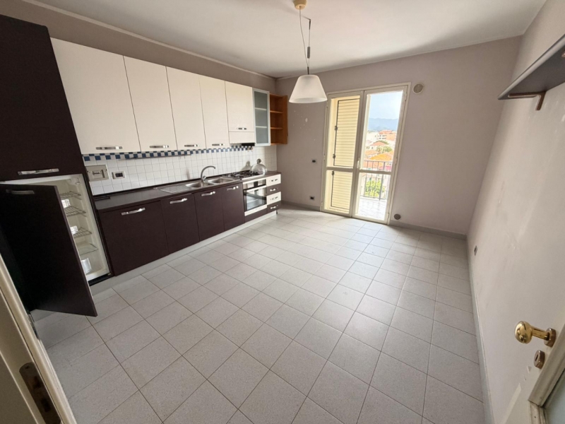 Appartamento Con Posto Auto Catona 105 Mq