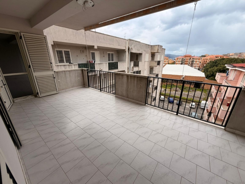 Appartamento Con Posto Auto Catona 105 Mq