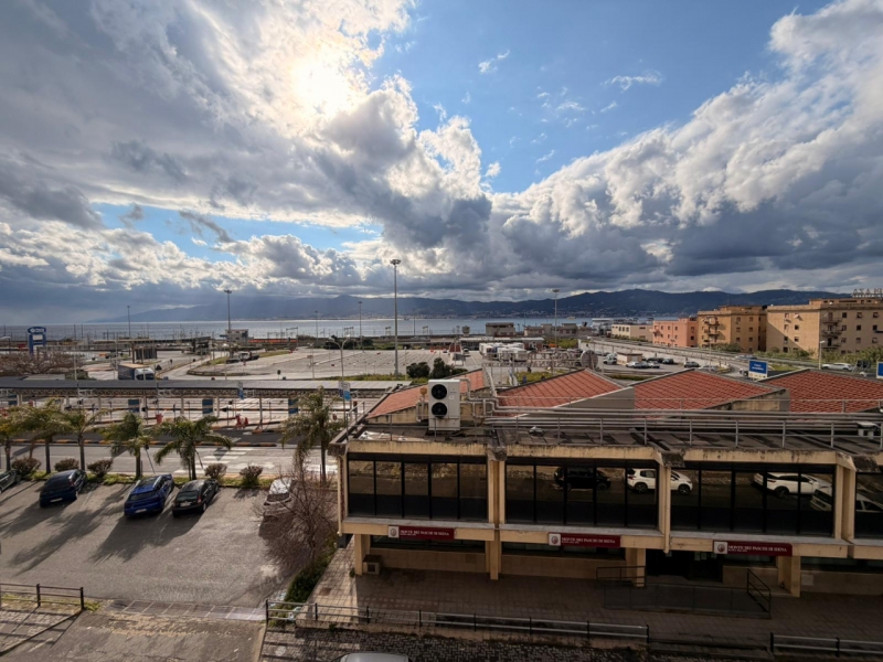 Appartamento Panoramico + Cantina e Posto Auto Villa San Giovanni