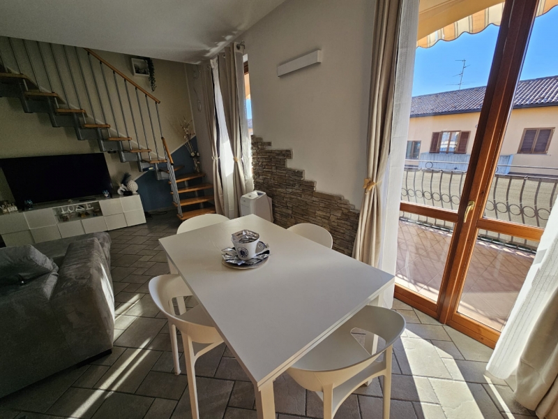 Duplex Mansardato Recente Costruzione + Garage Villa Guardia (Como)