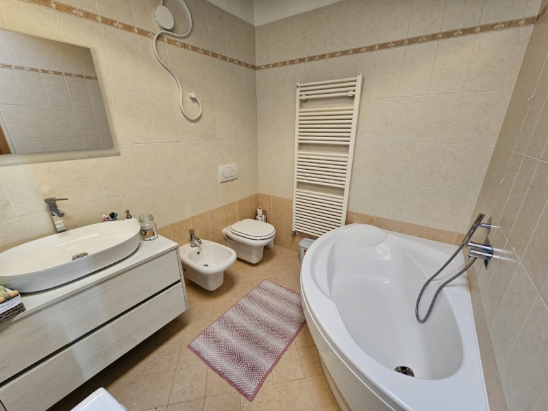 Duplex Mansardato Recente Costruzione + Garage Villa Guardia (Como)