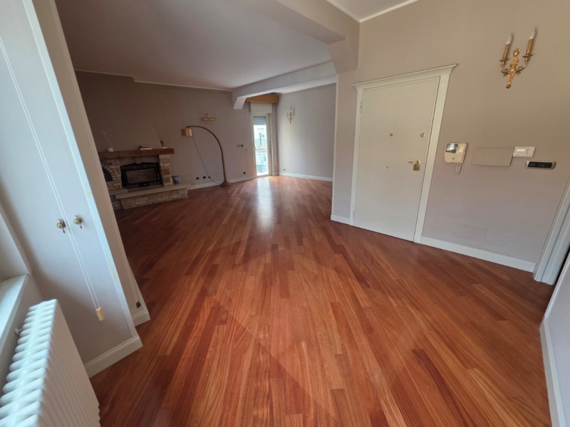 Ampio Appartamento Ristrutturato Via Lia 168 Mq