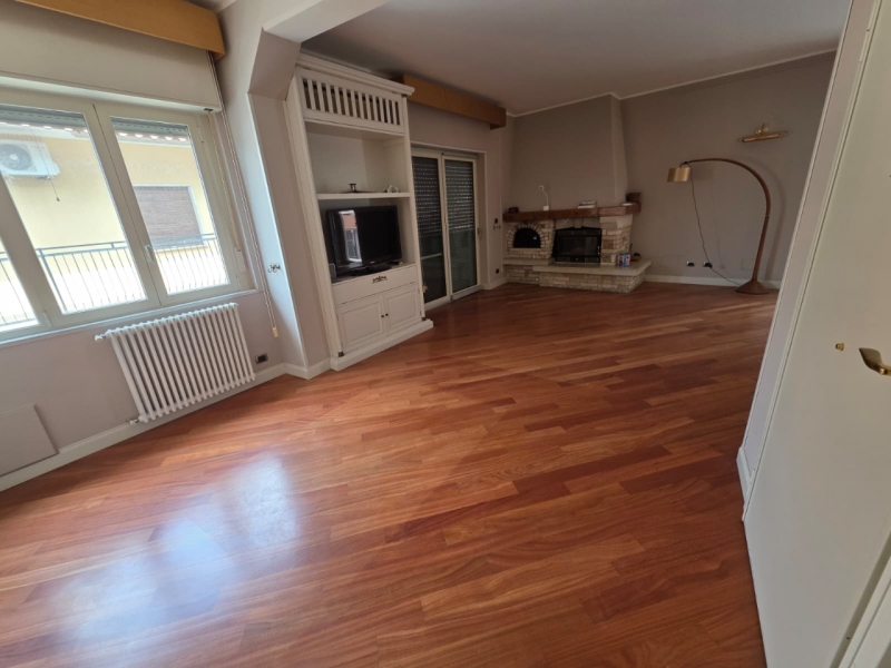 Ampio Appartamento Ristrutturato Via Lia 168 Mq