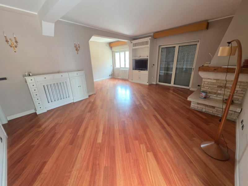 Ampio Appartamento Ristrutturato Via Lia 168 Mq