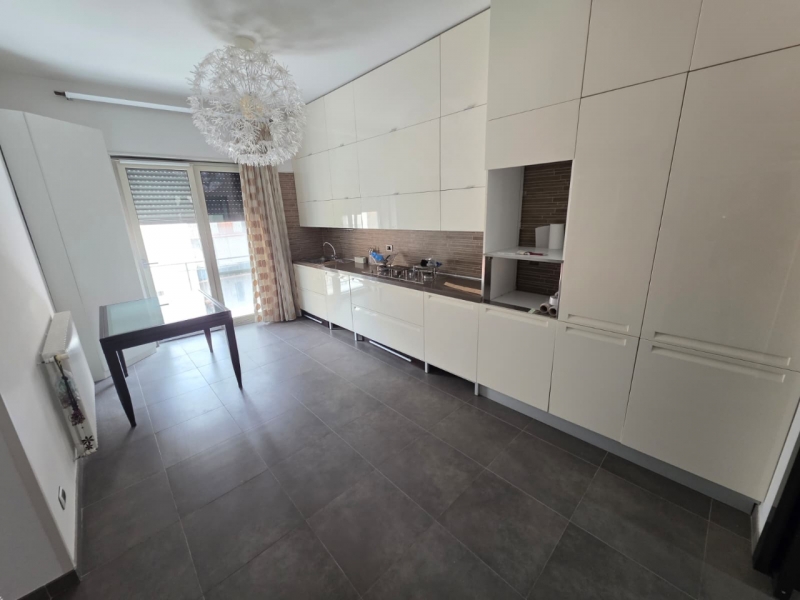 Ampio Appartamento Ristrutturato Via Lia 168 Mq