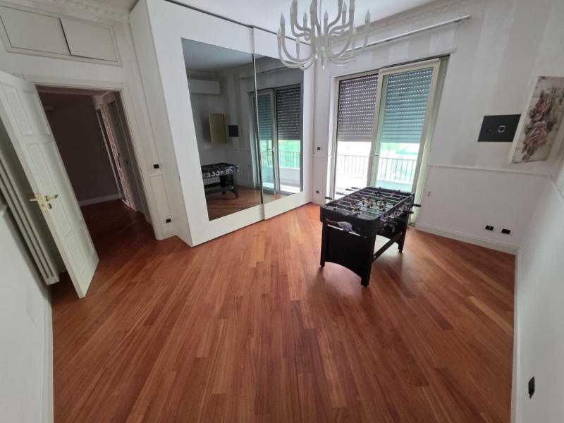 Ampio Appartamento Ristrutturato Via Lia 168 Mq