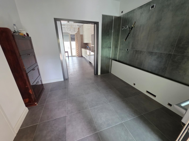 Ampio Appartamento Ristrutturato Via Lia 168 Mq