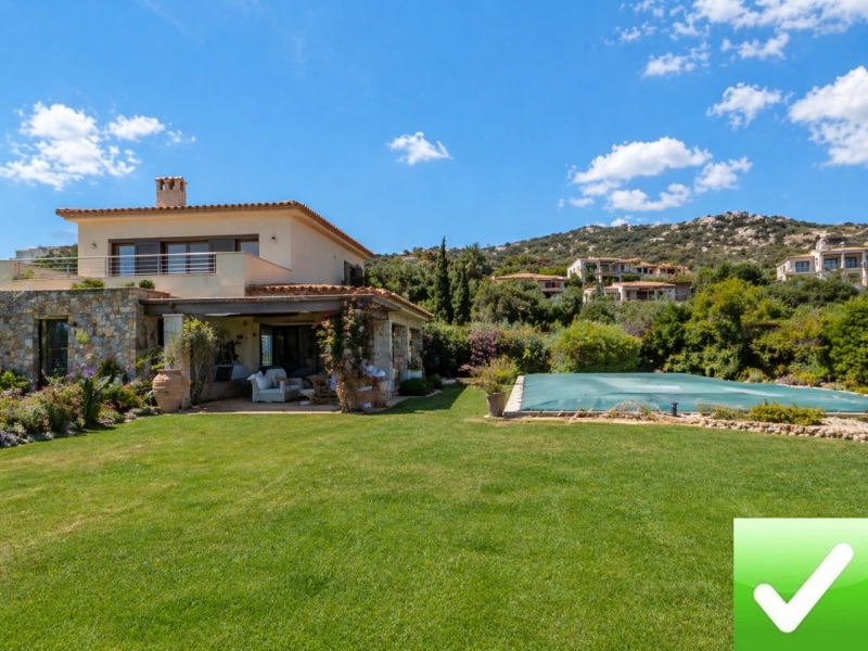 Villa Esclusiva e Prestigiosa Con Giardino, Piscina e Vista Mare Mozzafiato 