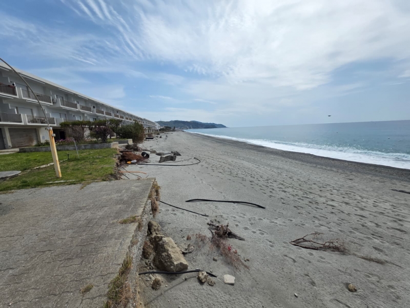 Appartamento Ristrutturato Con Posto Auto Bova Marina Fronte Mare 