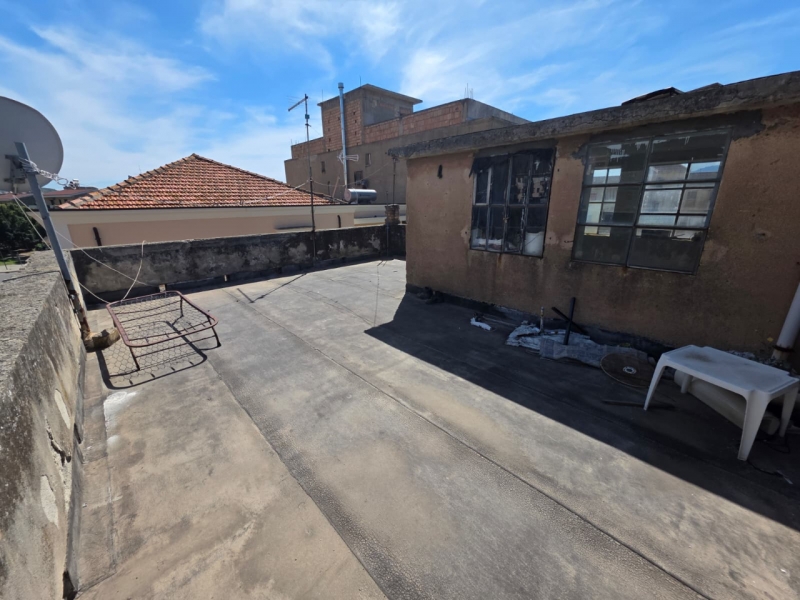 Casa Indipendente Due Livelli Da Ristrutturare + Terrazzo Archi