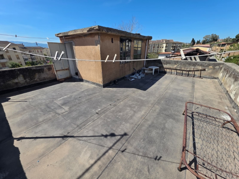 Casa Indipendente Due Livelli Da Ristrutturare + Terrazzo Archi