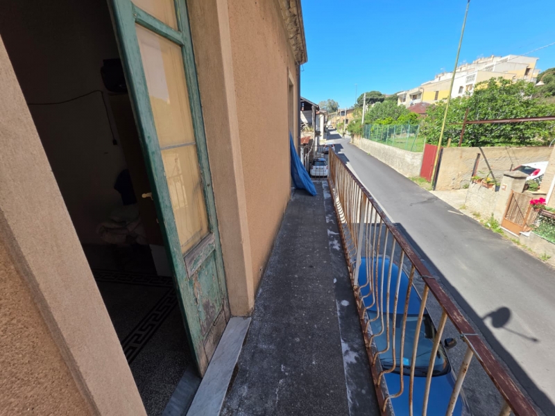 Casa Indipendente Due Livelli Da Ristrutturare + Terrazzo Archi