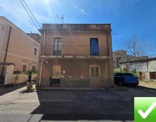Casa Indipendente Due Livelli Da Ristrutturare + Terrazzo Archi