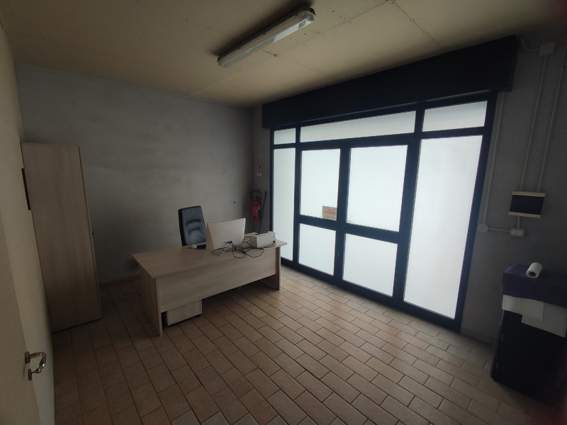 Locale Commerciale C1 Gallico Marina 80 Mq