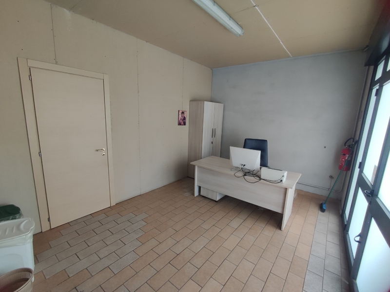 Locale Commerciale C1 Gallico Marina 80 Mq