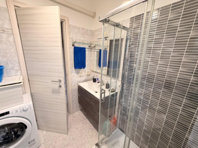 Appartamento Ristrutturato + Posto Auto Segrate 65 Mq