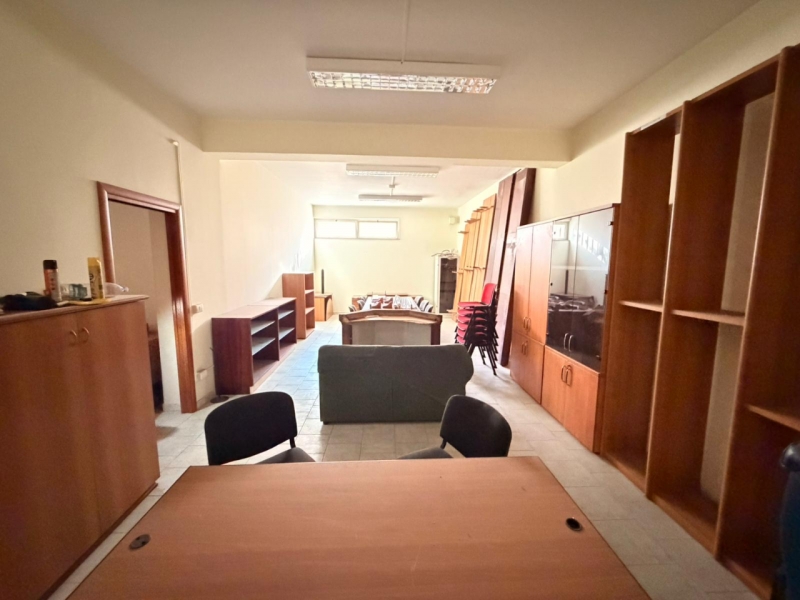 Locale Commerciale C1 Eremo 145 Mq