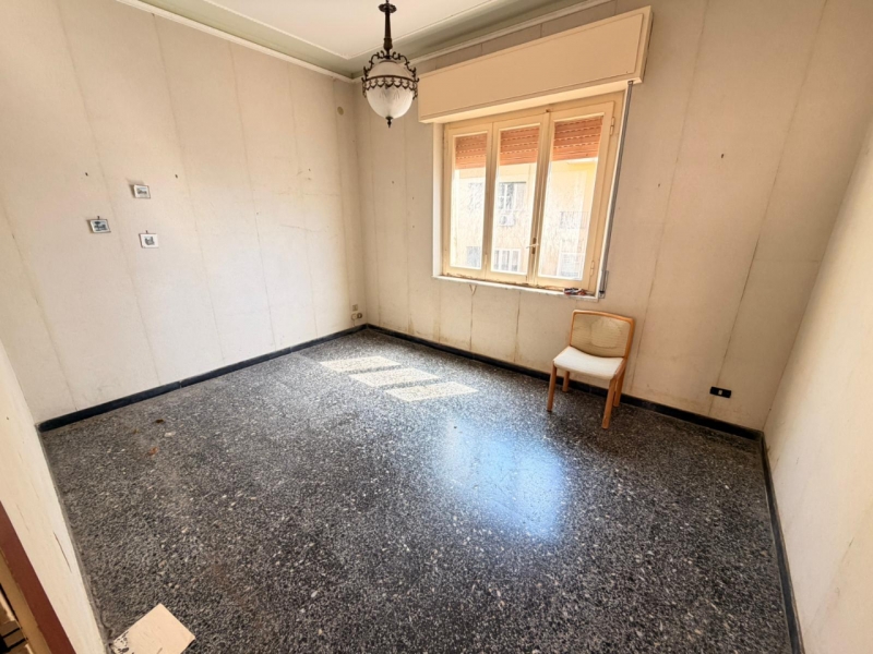 Ampio Appartamento + 2 Posti Auto + Cantina Via Salita Zerbi