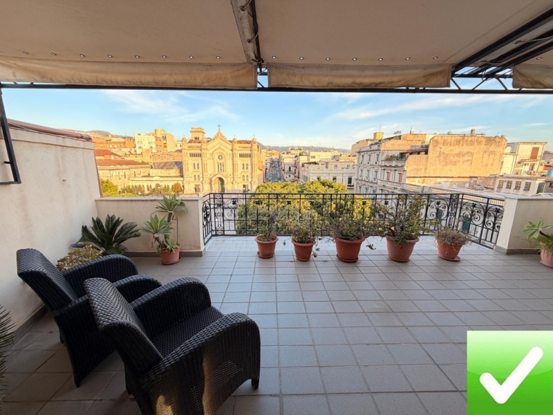 Duplex Prestigioso Su Due Livelli Con Terrazzo Centro Duomo