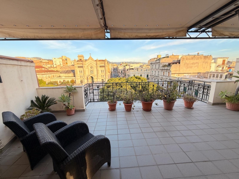 Duplex Prestigioso Su Due Livelli Con Terrazzo Centro Duomo