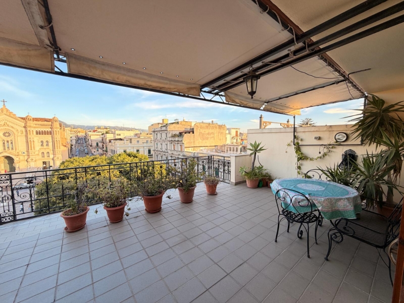 Duplex Prestigioso Su Due Livelli Con Terrazzo Centro Duomo