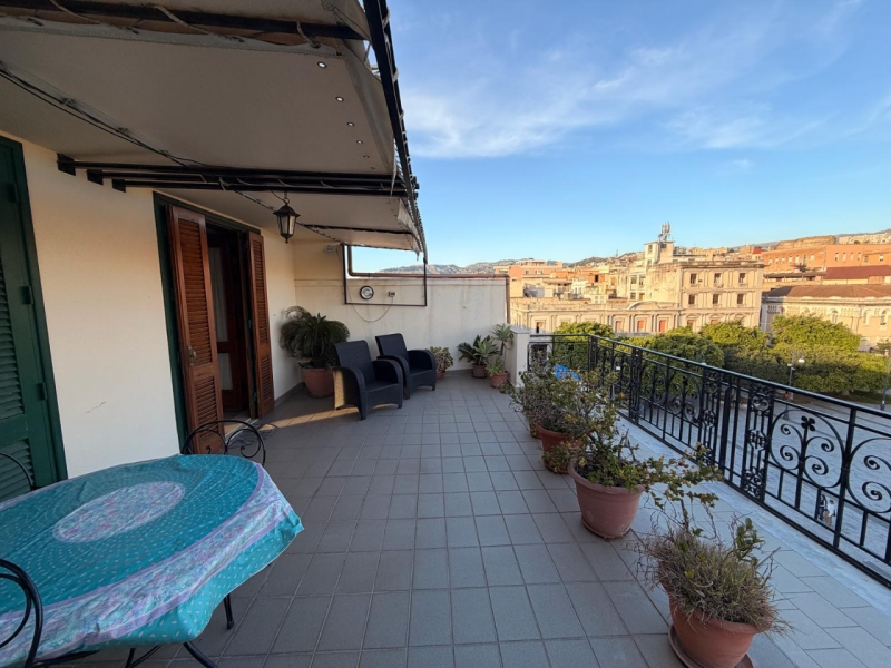 Duplex Prestigioso Su Due Livelli Con Terrazzo Centro Duomo