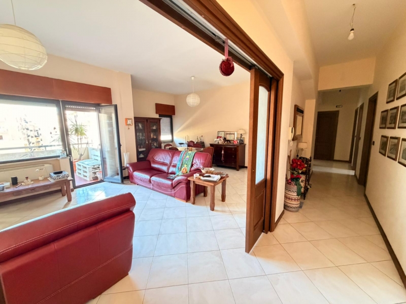 Prestigioso Appartamento Con Posto Auto Santa Caterina 167 Mq