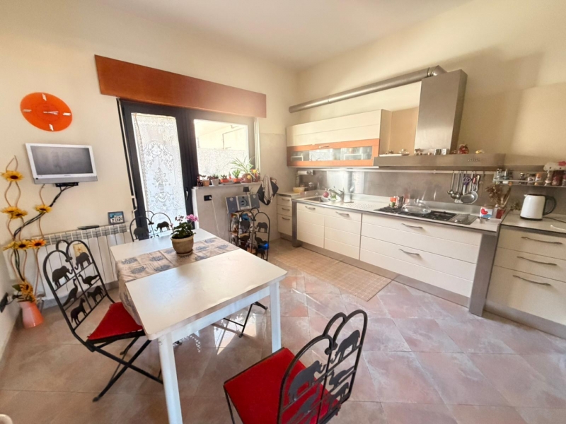 Prestigioso Appartamento Con Posto Auto Santa Caterina 167 Mq