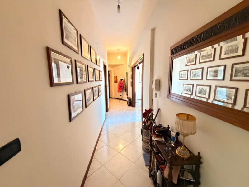 Prestigioso Appartamento Con Posto Auto Santa Caterina 167 Mq