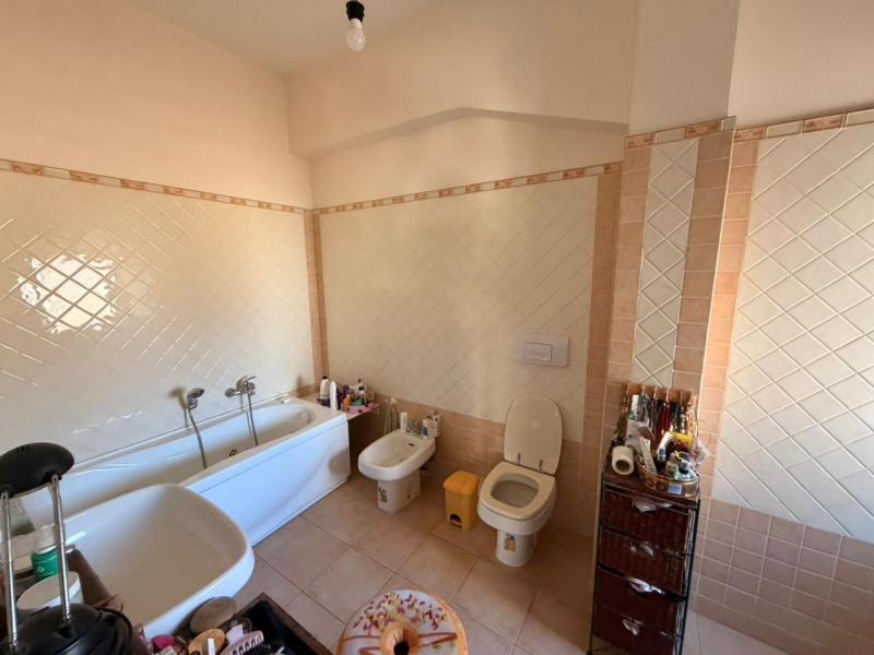 Prestigioso Appartamento Con Posto Auto Santa Caterina 167 Mq