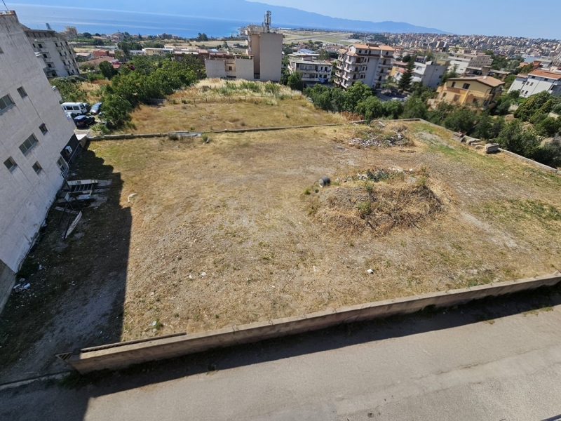 Terreno Recintato Via Trapezzoli 2500 Mq
