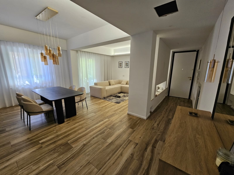 Ristrutturato e Prestigioso 110 Mq Con Arredi Design Semicentrale