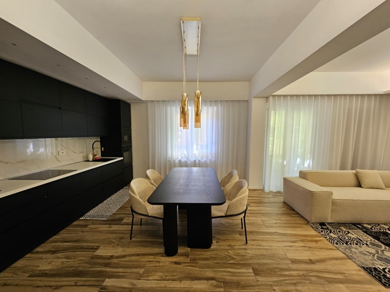 Ristrutturato e Prestigioso 110 Mq Con Arredi Design Semicentrale