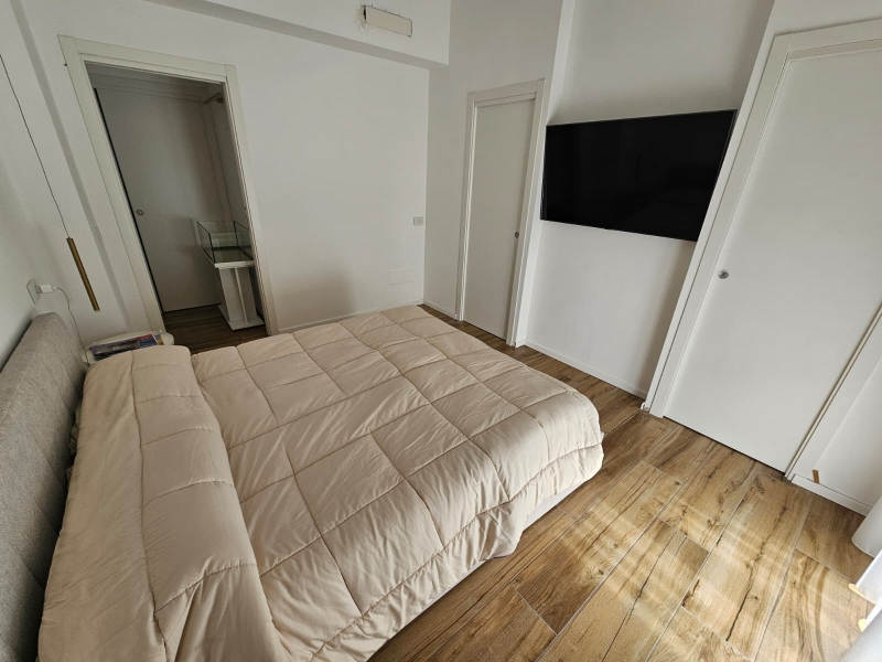 Ristrutturato e Prestigioso 110 Mq Con Arredi Design Semicentrale