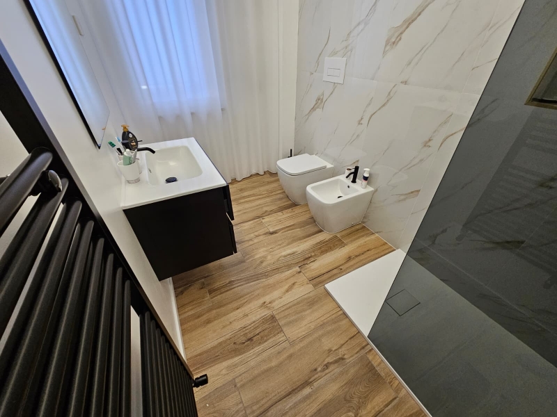 Ristrutturato e Prestigioso 110 Mq Con Arredi Design Semicentrale