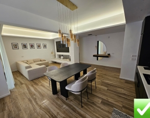 Ristrutturato e Prestigioso 110 Mq Con Arredi Design Semicentrale