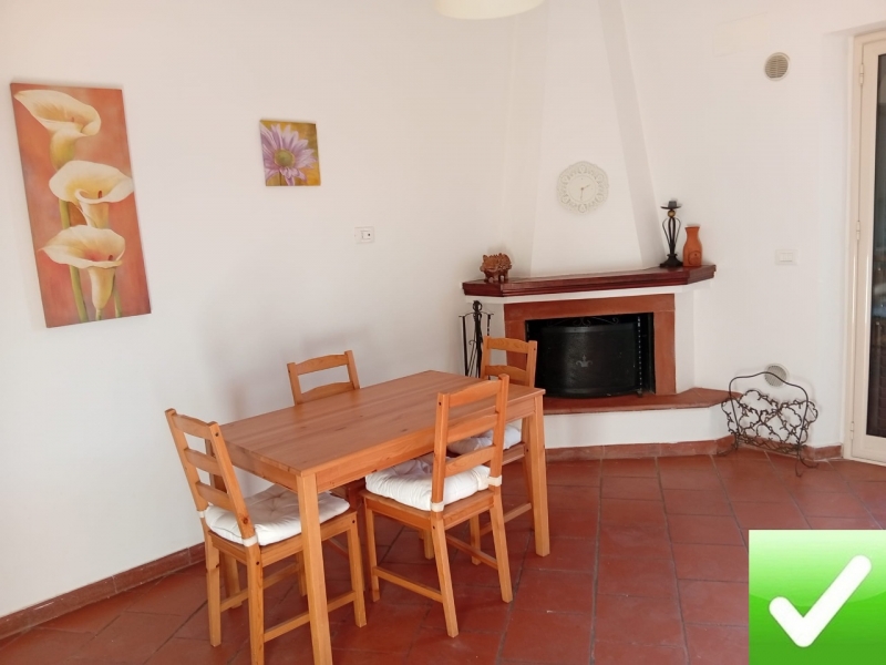 Ampio Appartamento Con Terrazzo Via De Nava 