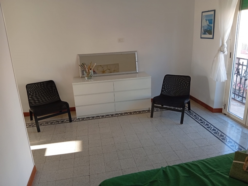 Ampio Appartamento Con Terrazzo Via De Nava 