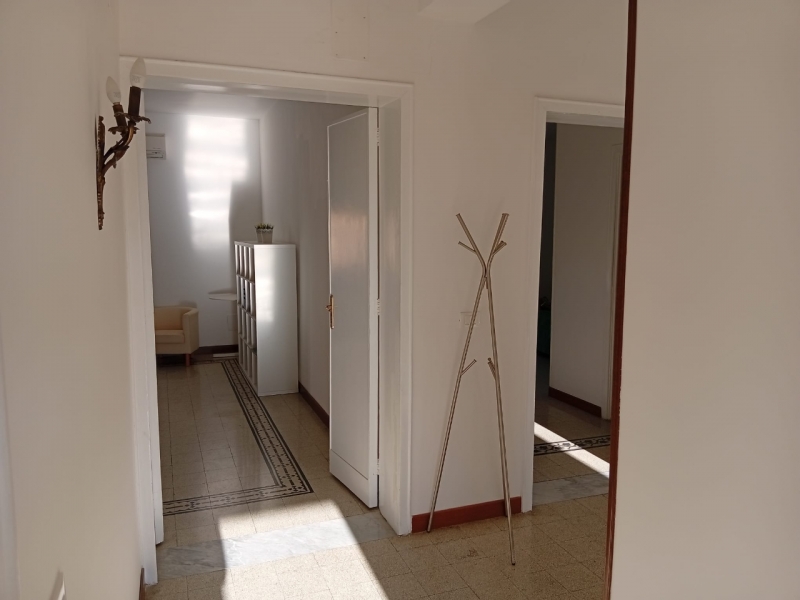 Ampio Appartamento Con Terrazzo Via De Nava 