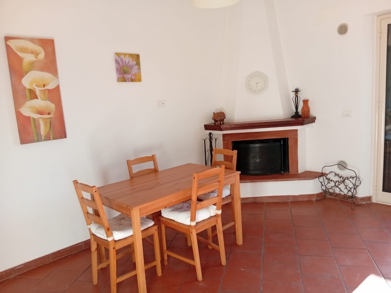 Ampio Appartamento Con Terrazzo Via De Nava 